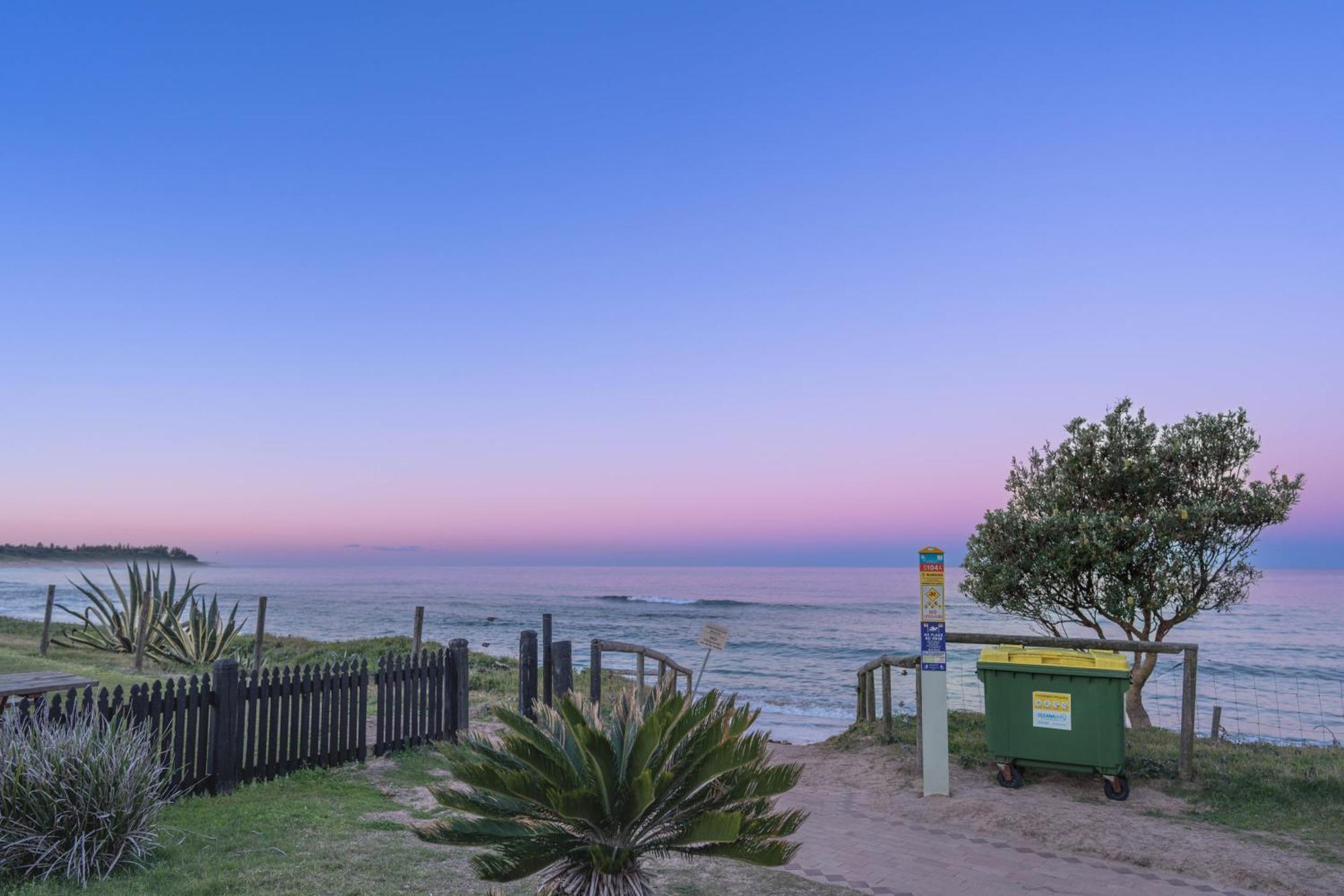 Blue Lagoon Beach Resort Bateau Bay Eksteriør billede