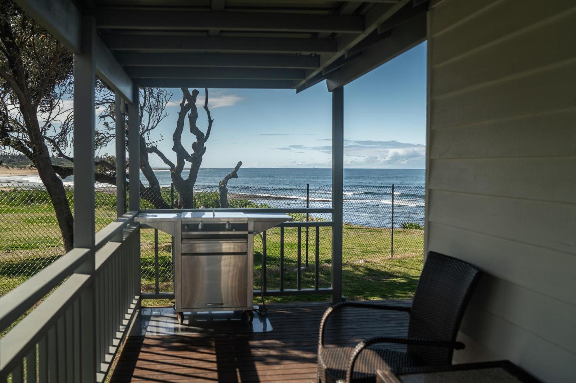 Blue Lagoon Beach Resort Bateau Bay Eksteriør billede