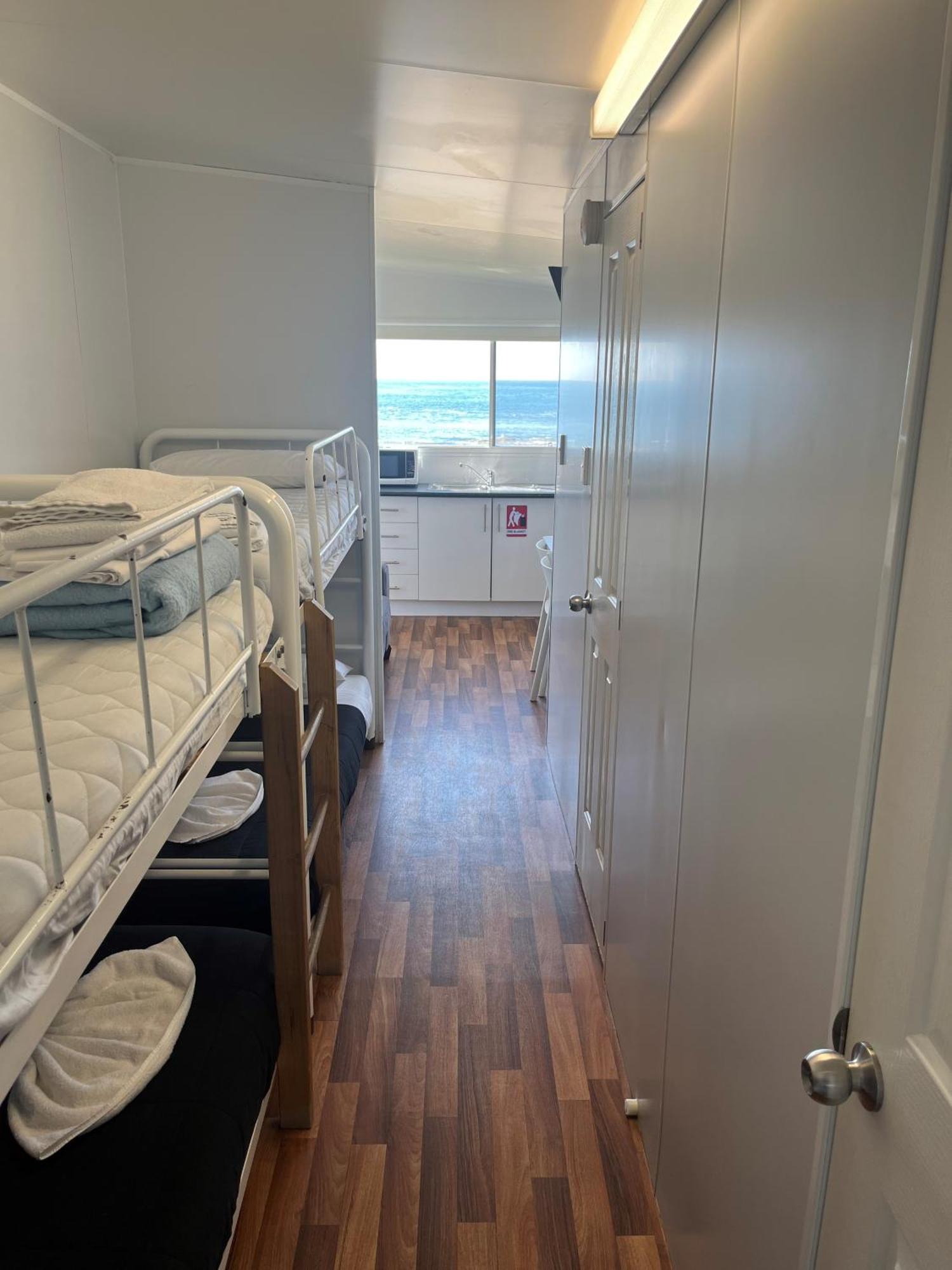 Blue Lagoon Beach Resort Bateau Bay Eksteriør billede