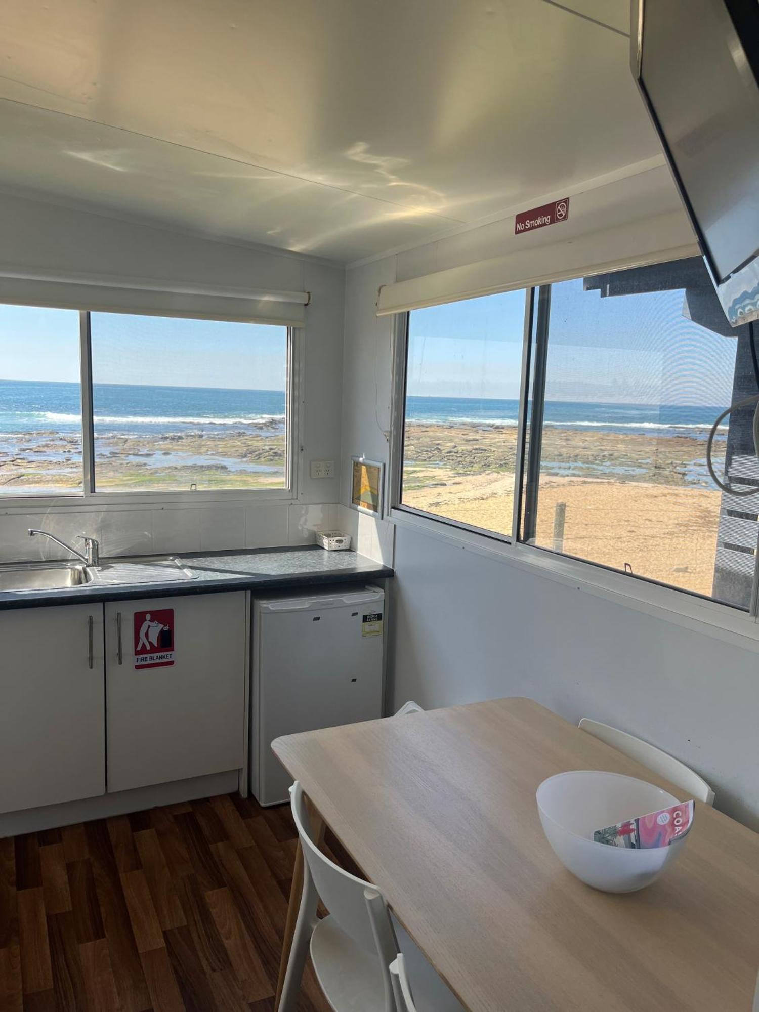 Blue Lagoon Beach Resort Bateau Bay Eksteriør billede