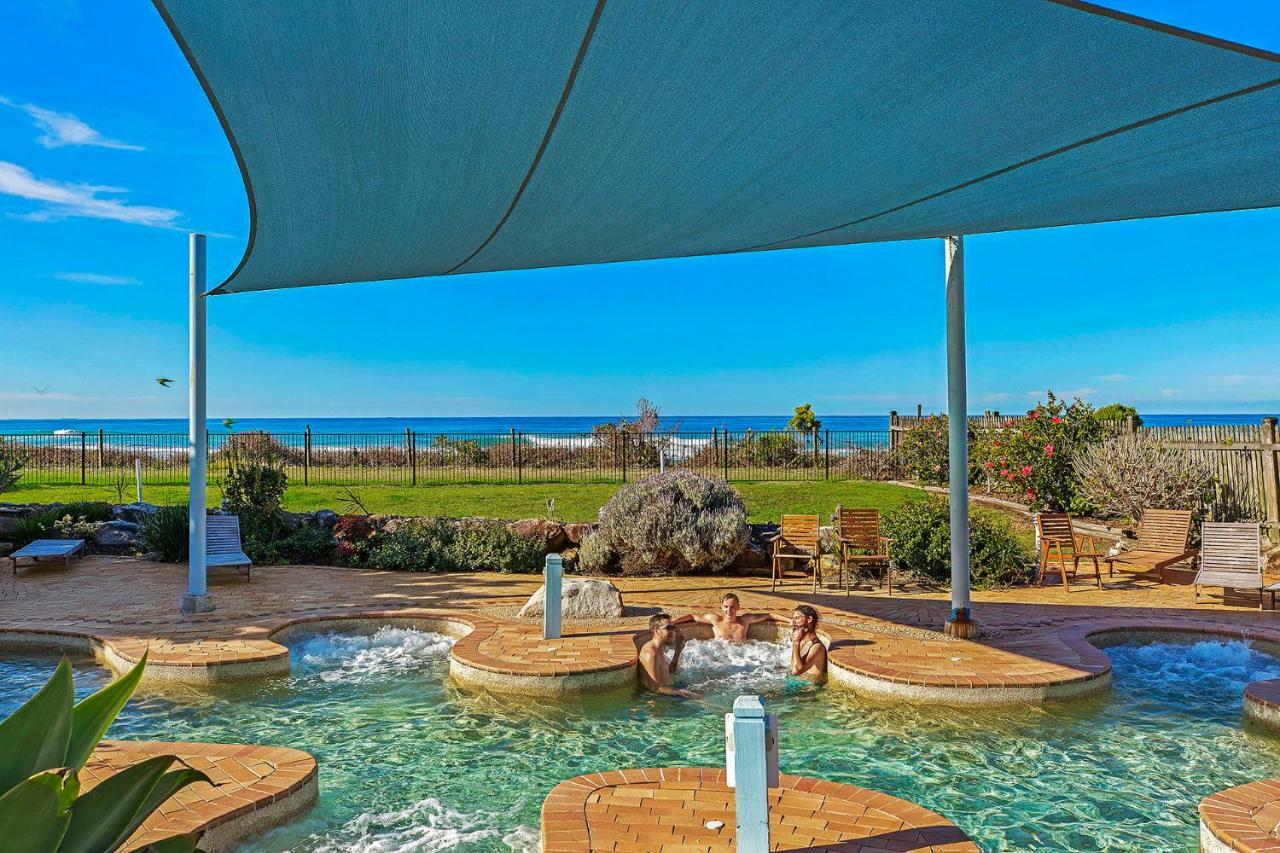 Blue Lagoon Beach Resort Bateau Bay Eksteriør billede
